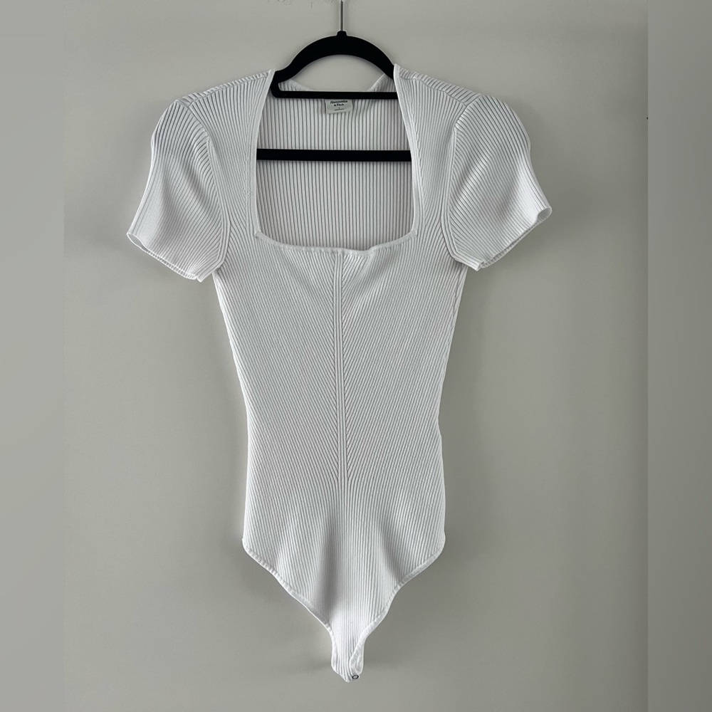Abercrombie & Fitch short sleeve portrait neck bodysuit